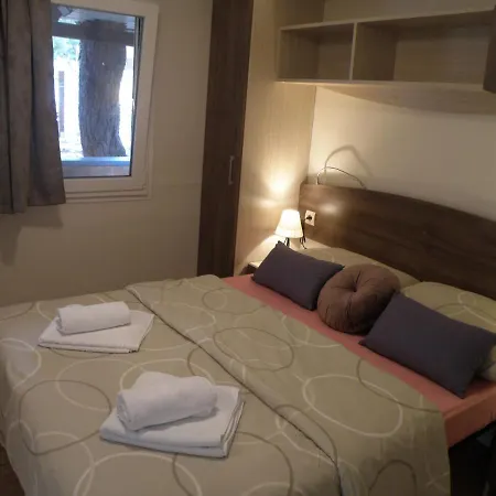 مكان تخييم Mobile Homes Ante Mali