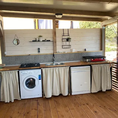 مكان تخييم Mobile Homes Ante Mali كولان