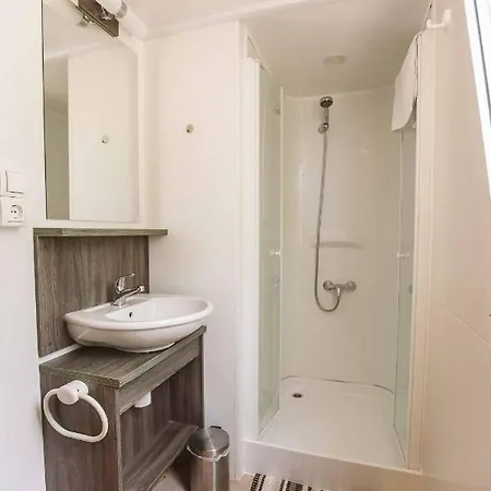 Mobile Homes Ante Mali مكان تخييم *