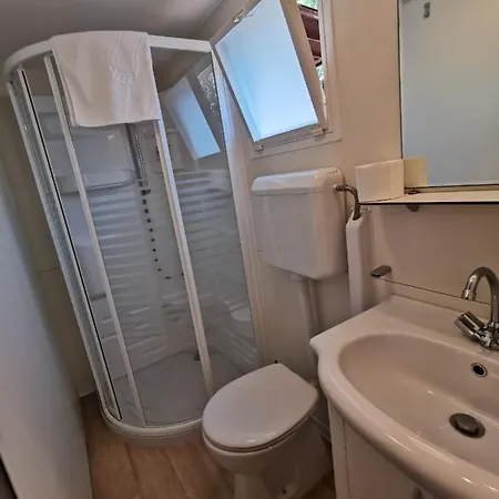 Campeggio Mobile Homes Ante Mali Kolan